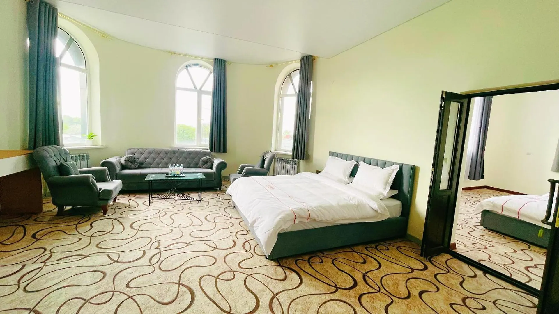 Dongfang Hotel Ałma Ata