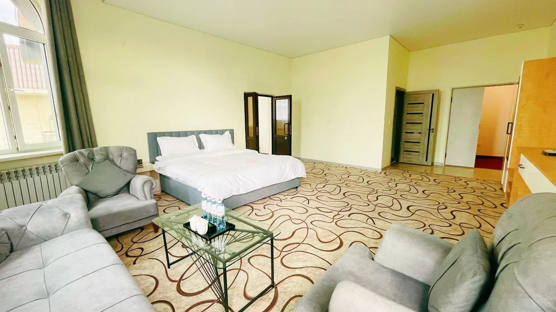 Dongfang Hotel Almaty 4*,